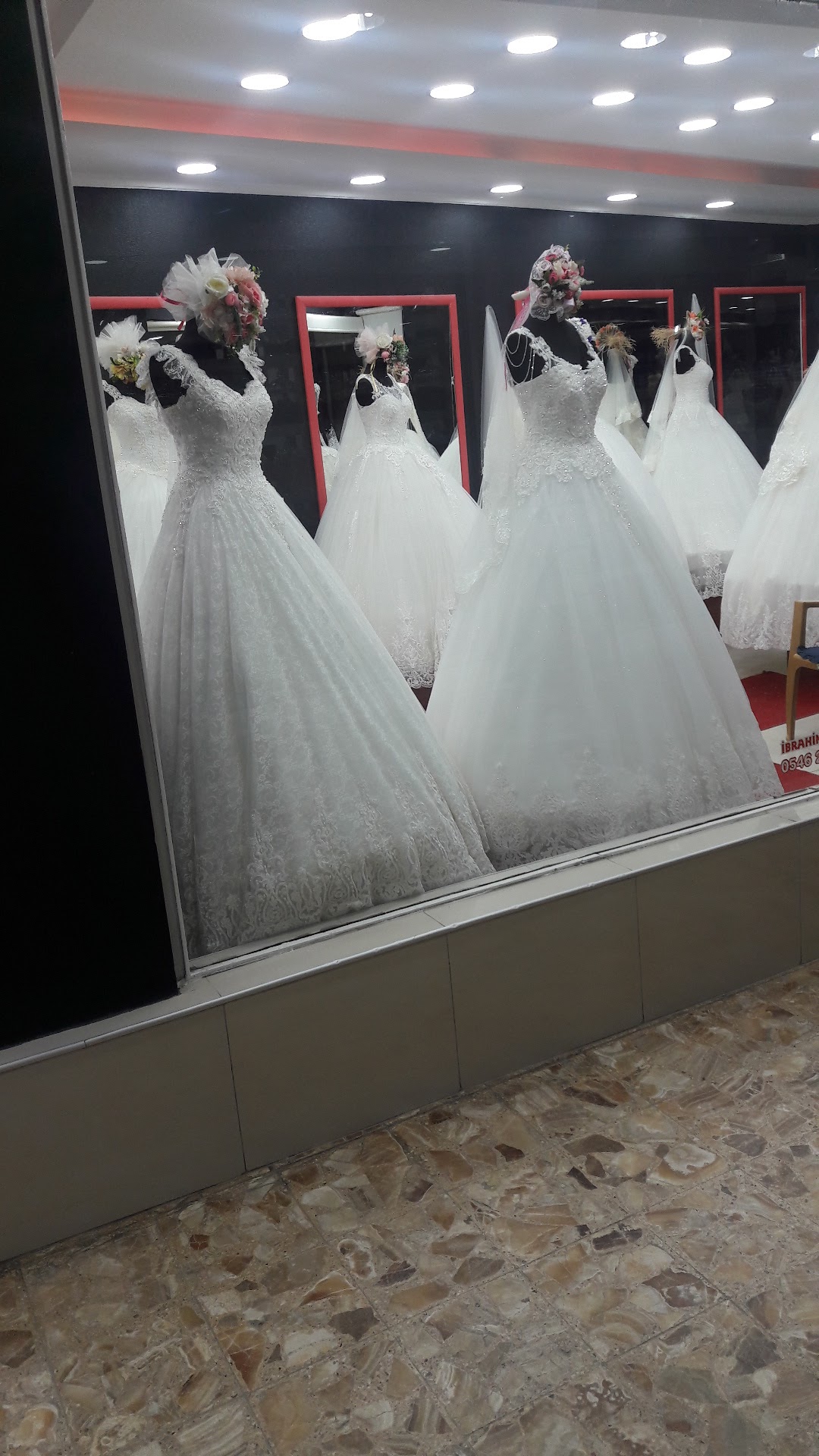 Saran Gelinlik Dünyası
